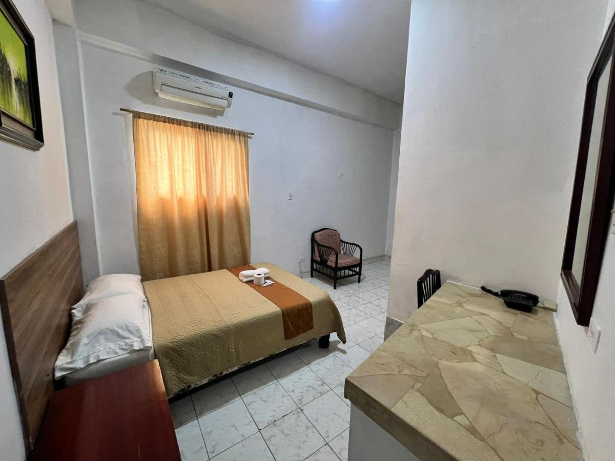 Atlantic Suites Hotel Гуаякуил Екстериор снимка
