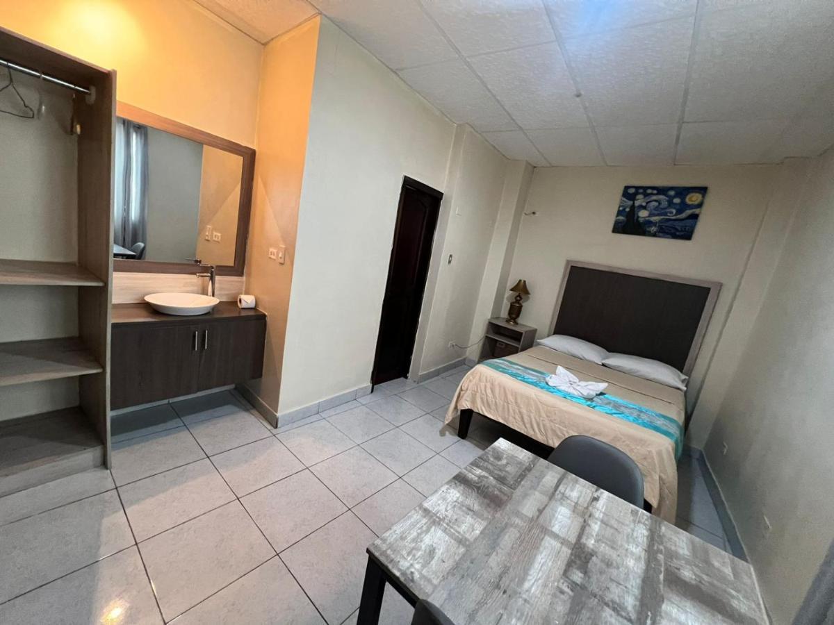 Atlantic Suites Hotel Гуаякуил Екстериор снимка
