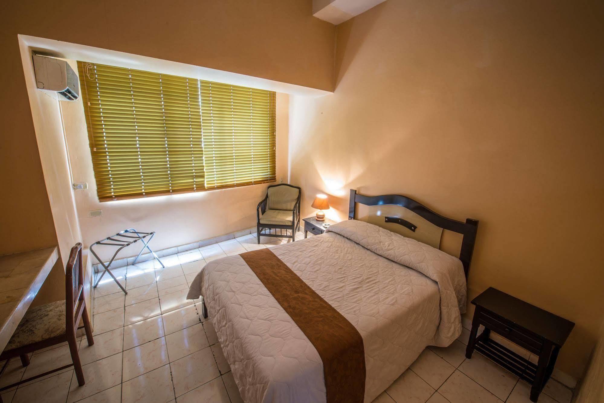 Atlantic Suites Hotel Гуаякуил Екстериор снимка