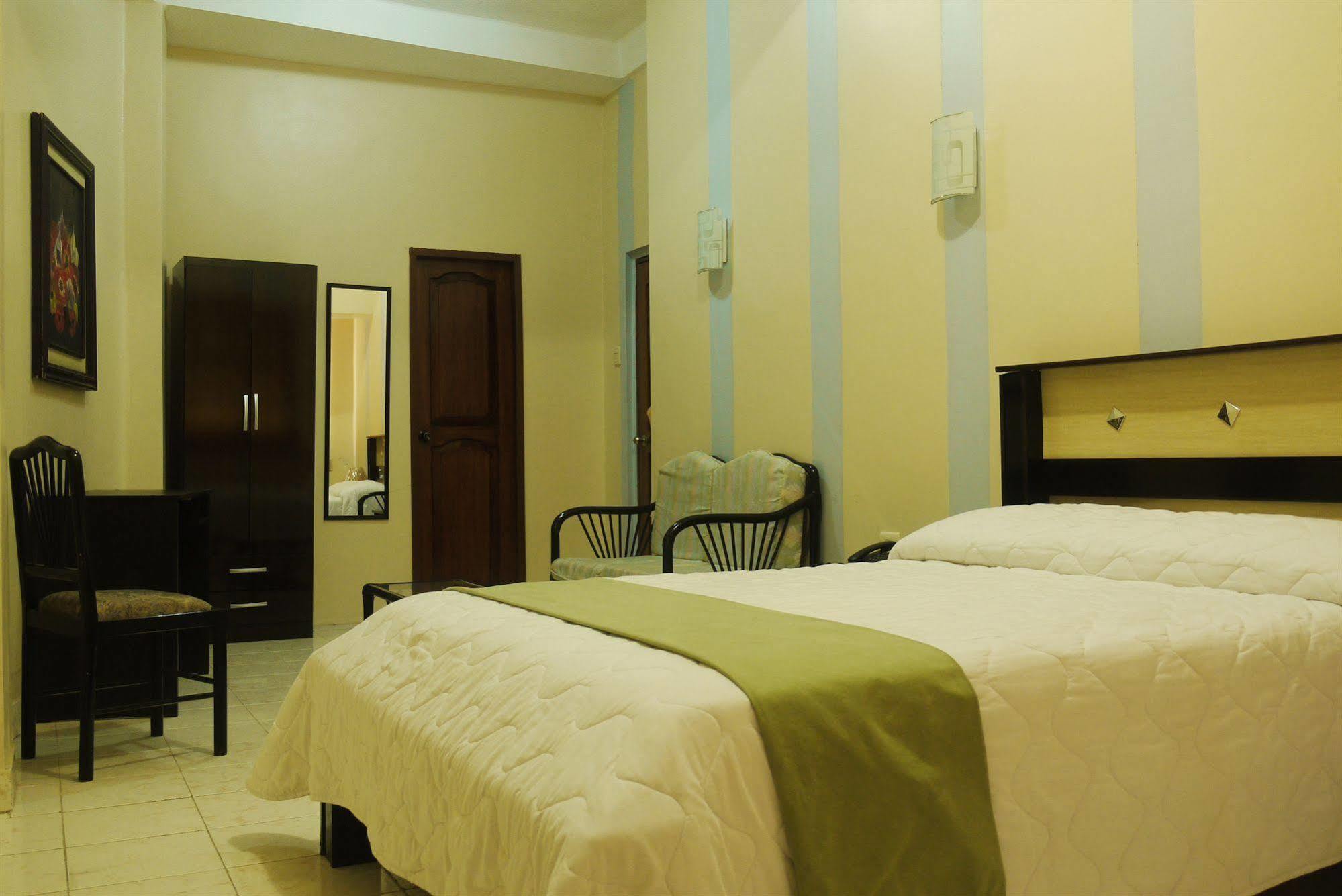 Atlantic Suites Hotel Гуаякуил Екстериор снимка