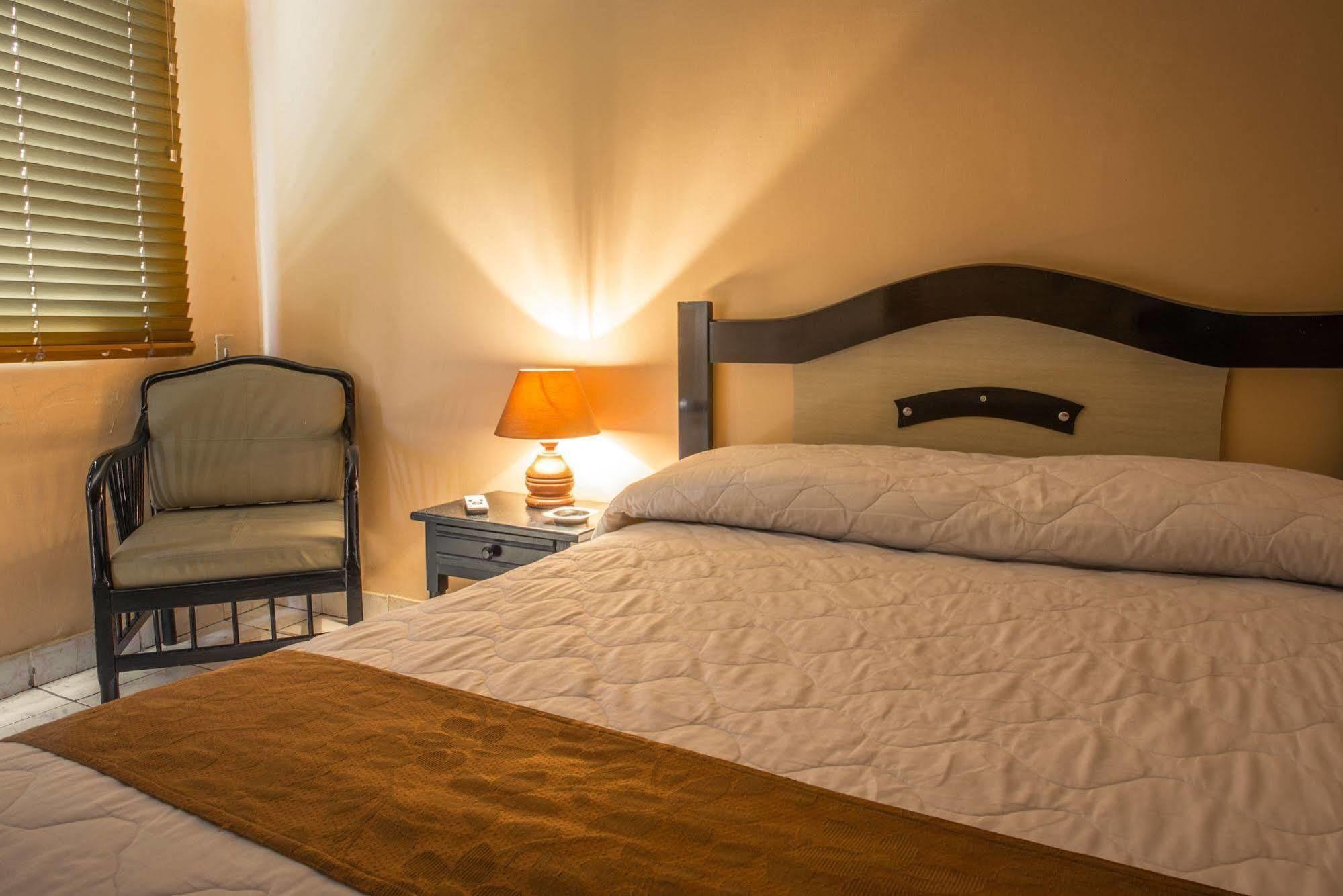 Atlantic Suites Hotel Гуаякуил Екстериор снимка